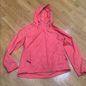 Gorgeous rain jacket with breathable back